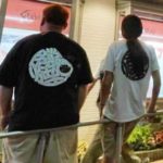 『MEAT BEAT』 (YOGAPON&SATOKEN FROM 勝気煙) 肉神様ヨガポンとガリガリカリンバ王子サトケンの2人のパーカッションコンビです。　 普段は誰かのライブにちょこっとセッションで参加したりするミートビート。 今回が2人だけでやる最初のライブになります。 どうか暖かい目で見守ってください。 あと海にもM.Bにも溺れないように注意してくださいね(肉)