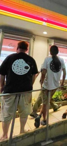 『MEAT BEAT』 (YOGAPON&SATOKEN FROM 勝気煙) 肉神様ヨガポンとガリガリカリンバ王子サトケンの2人のパーカッションコンビです。　 普段は誰かのライブにちょこっとセッションで参加したりするミートビート。 今回が2人だけでやる最初のライブになります。 どうか暖かい目で見守ってください。 あと海にもM.Bにも溺れないように注意してくださいね(肉)