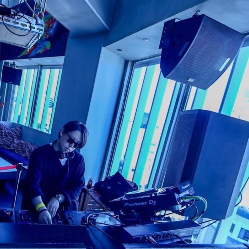 ichiya [DecaDance/たゆたう] DJ/オーガナイザー、新潟/東京 新潟市にて15年に亘り国内外からゲストを招聘し開催するHOUSE/TECHNO PARTY"DecaDance"を主宰。並行してバレアリックをテーマとした"たゆたう"を開催するなど年がら年中パーティに身を捧げる。2020年には東京に拠点を移し年間60本のDJに明け暮れ2023年4月新潟に帰還。新潟と東京を中心に広範囲に活動の幅を広げている。